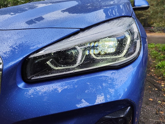 BMW 225xe 2 of 24