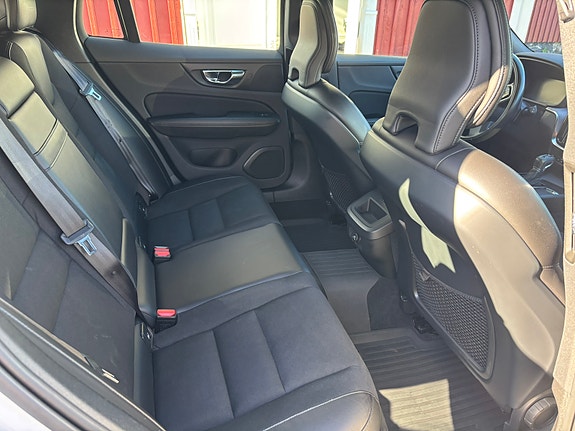 Volvo V60 Cross Country 11 of 12