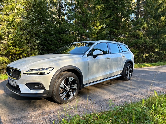 Volvo V60 Cross Country 6 of 12