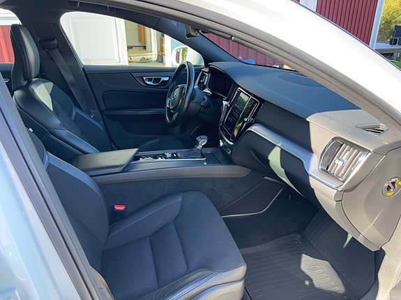 Volvo V60 Cross Country 10 of 12