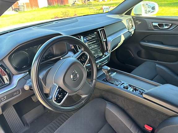 Volvo V60 Cross Country 8 of 12