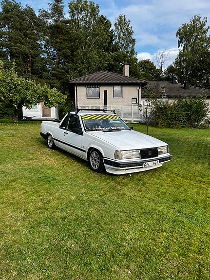 Volvo 740 2 of 10