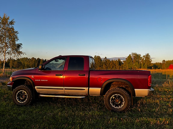 Dodge RAM 3500 5 of 8