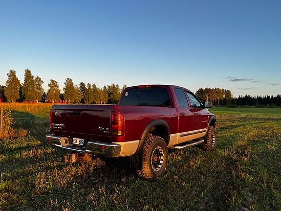 Dodge RAM 3500 3 of 8