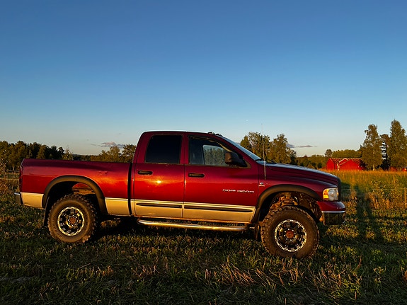 Dodge RAM 3500 2 of 8
