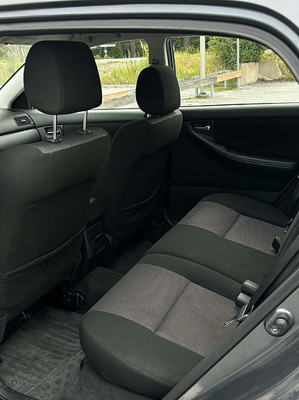 Toyota Corolla 4 of 6