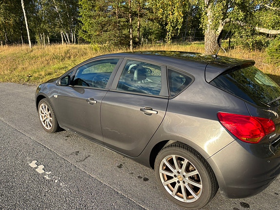 Opel Astra 2 of 9