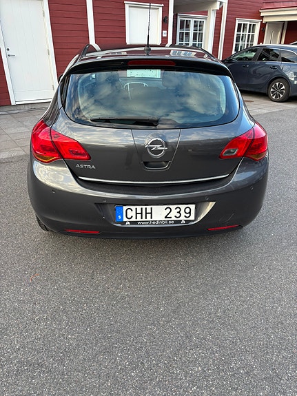 Opel Astra 4 of 9