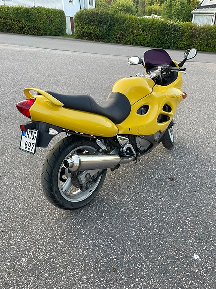 Suzuki GSX600FU Katana 2 of 4