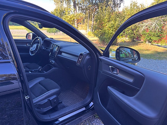 Volvo XC40 4 of 6