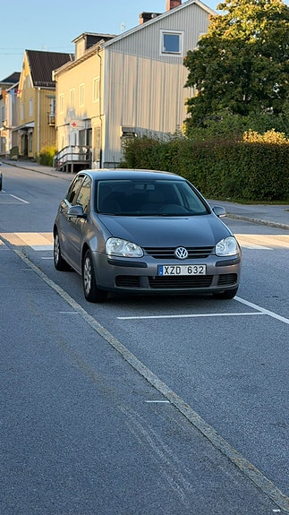 Volkswagen Golf V 2 of 4