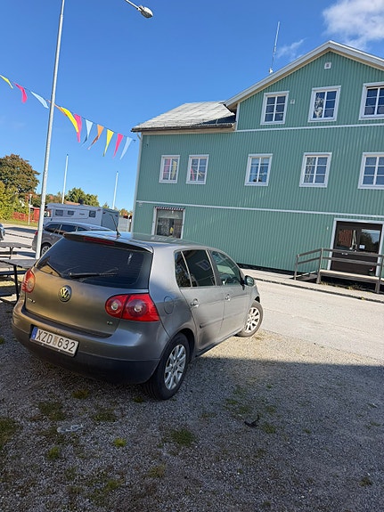 Volkswagen Golf V 4 of 4