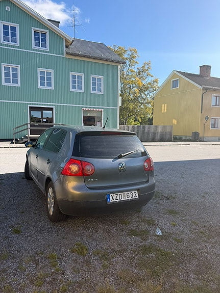 Volkswagen Golf V 3 of 4