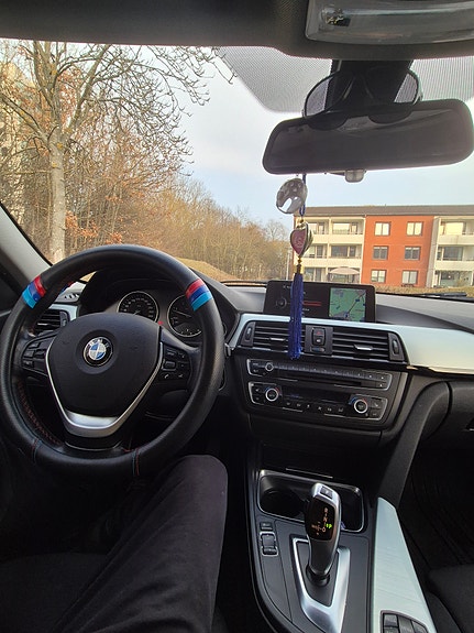 BMW 318d 8 of 14