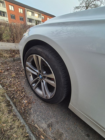 BMW 318d 4 of 14