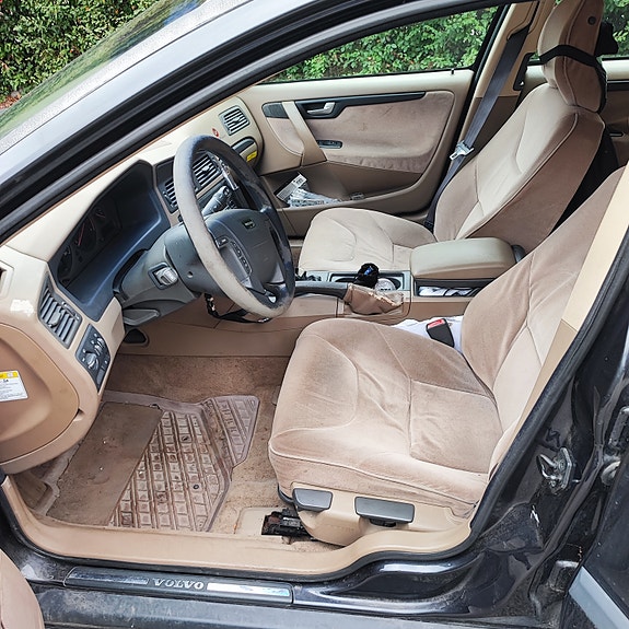 Volvo V70 6 of 8
