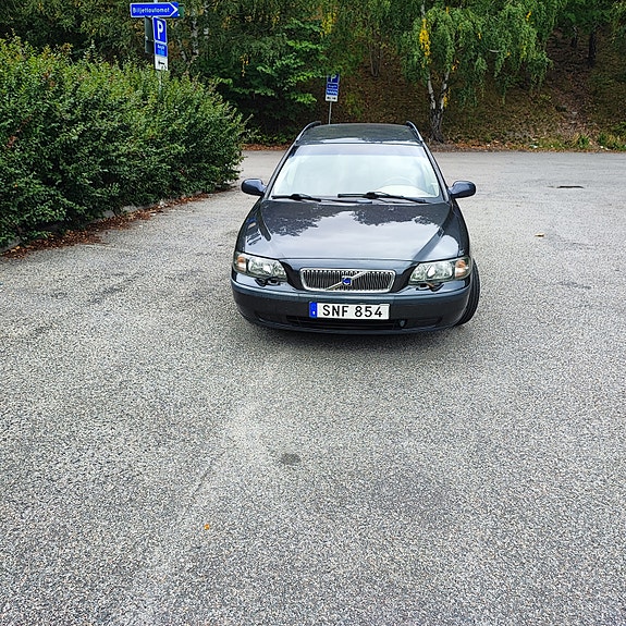 Volvo V70 3 of 8