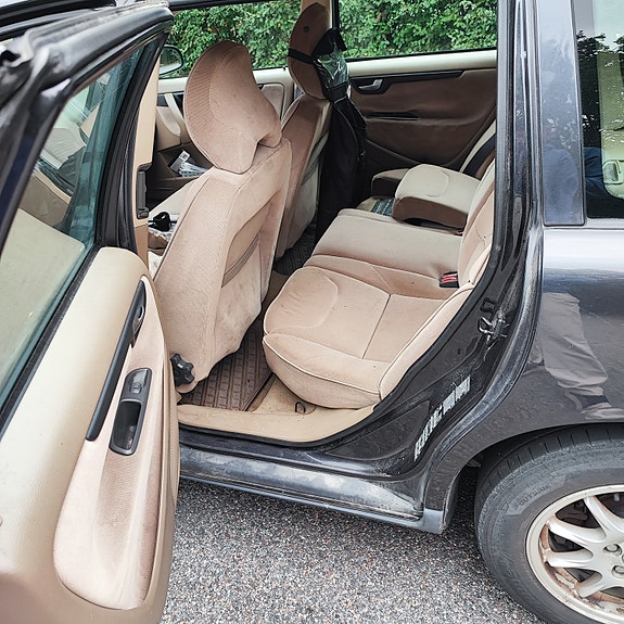 Volvo V70 7 of 8