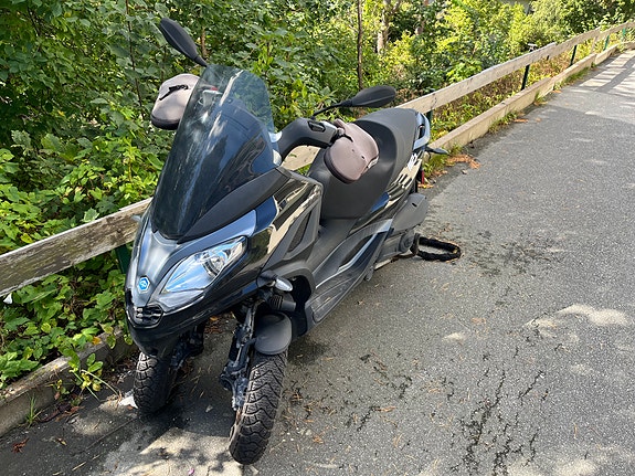 Piaggio MP3 300 HPE 3 of 4