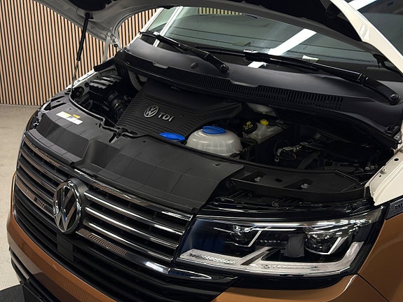 Volkswagen Multivan 9 of 30