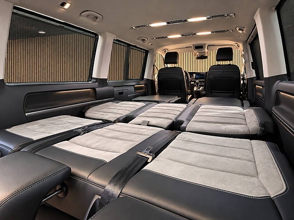 Volkswagen Multivan 2 of 30