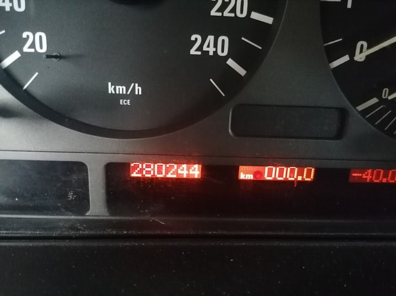 BMW 528i 12 of 12
