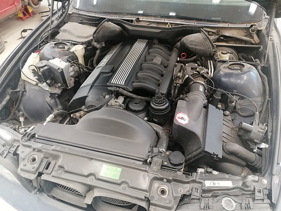 BMW 528i 7 of 8