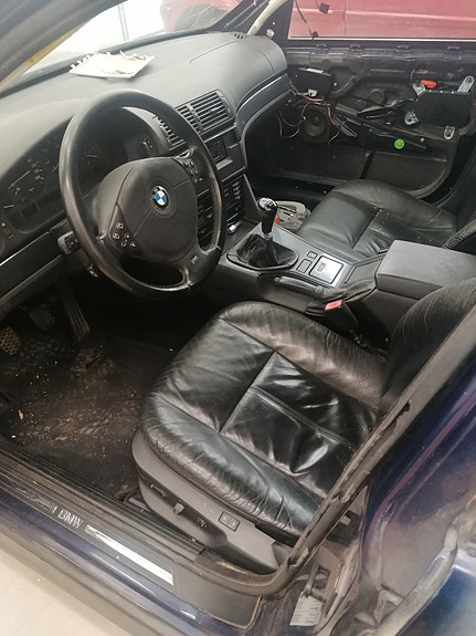 BMW 528i 6 of 8