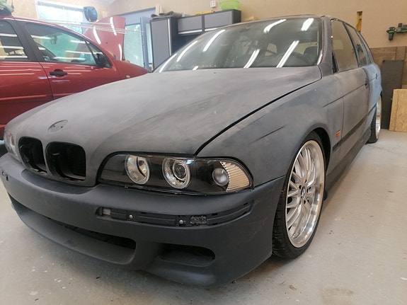BMW 528i 2 of 8