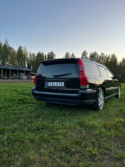 Volvo V70 3 of 6