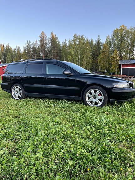 Volvo V70 2 of 6