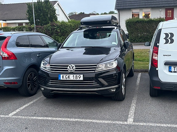 Volkswagen Touareg 2 of 4
