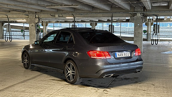 Mercedes-Benz E350 3 of 8