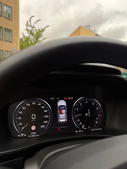 Volvo XC40 6 of 8