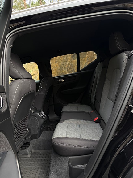 Volvo XC40 5 of 8