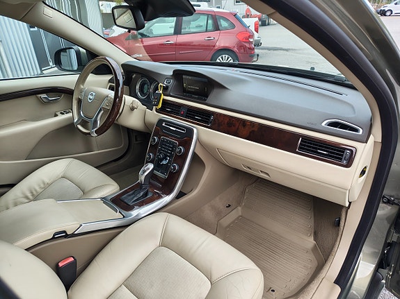 Volvo V70 23 of 25