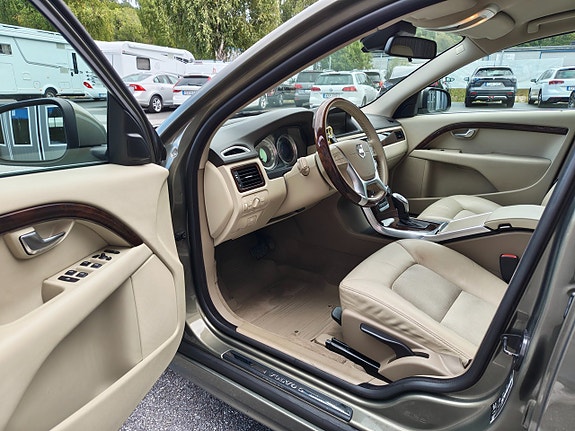 Volvo V70 13 of 25