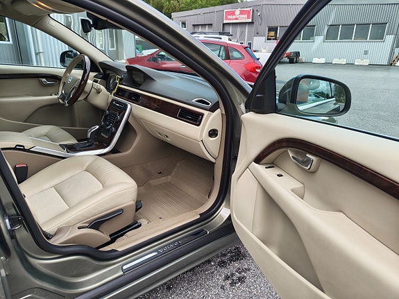 Volvo V70 21 of 25