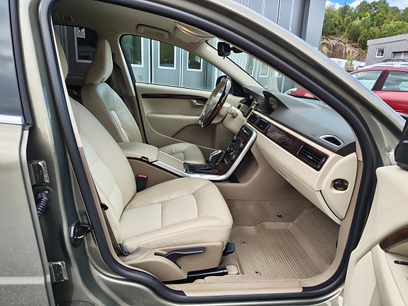 Volvo V70 22 of 25