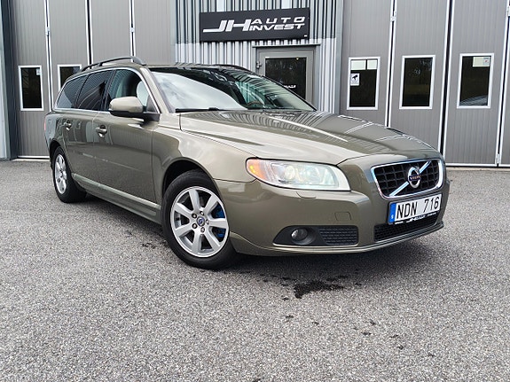 Volvo V70 2 of 25