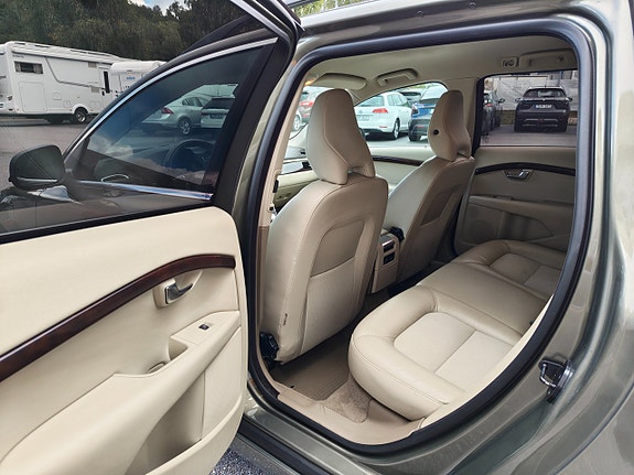 Volvo V70 17 of 25