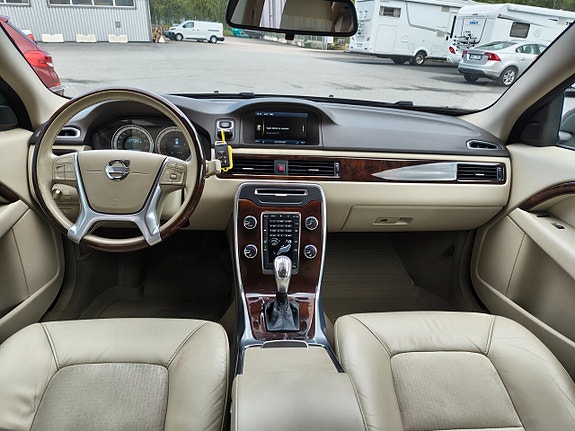 Volvo V70 18 of 25