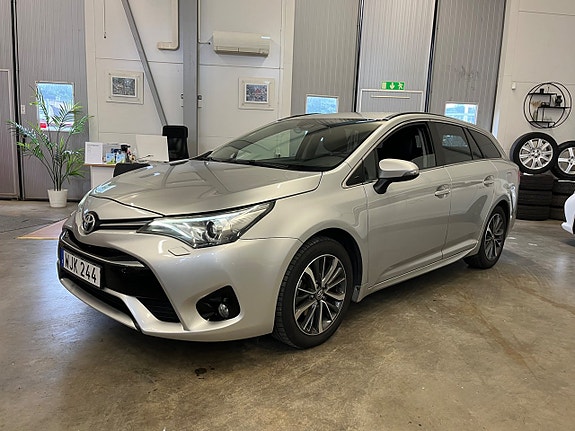 Toyota Avensis 3 of 13