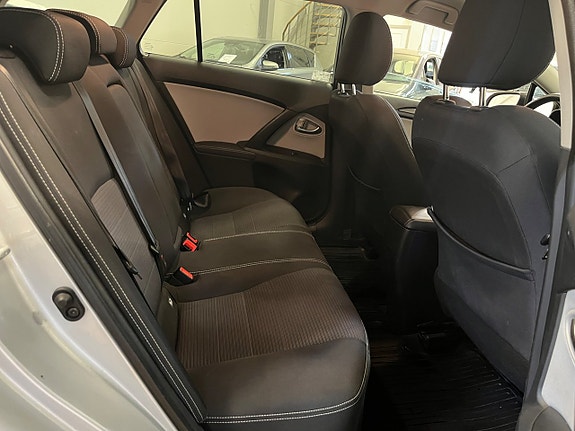 Toyota Avensis 11 of 13