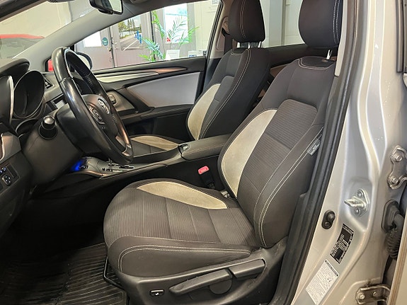 Toyota Avensis 12 of 13