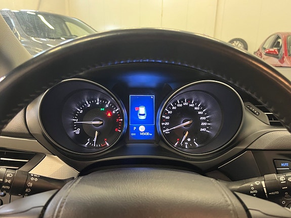Toyota Avensis 9 of 13