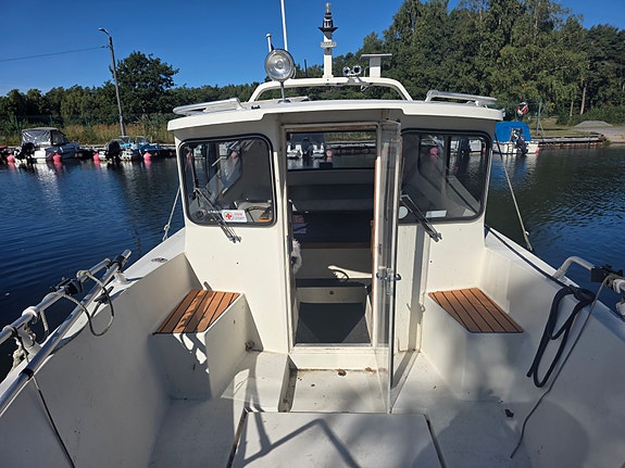 Sea Star 700 Suzuki 115 4 of 8