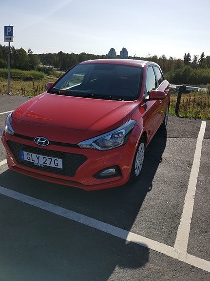 Hyundai i20 2 of 8