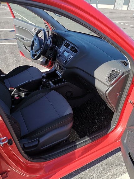 Hyundai i20 7 of 8