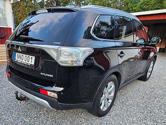 Mitsubishi Outlander 2 of 6